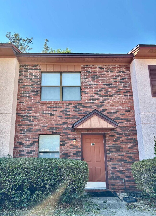 Building Photo - Move-In Special $200.00 Off First Month's ...