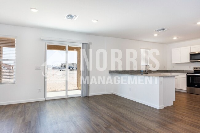 Building Photo - Brand New Beautiful Large Single Story Home