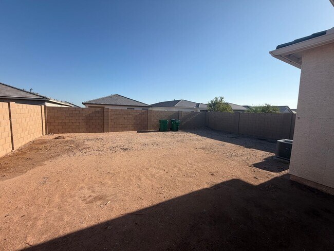 Building Photo - 40916 W Shaver Dr