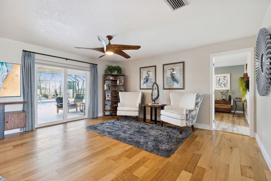 Building Photo - 12 Fairway Dr