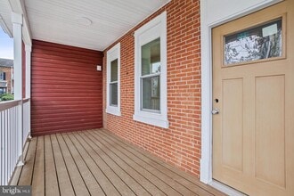 Building Photo - 819 11th Ave