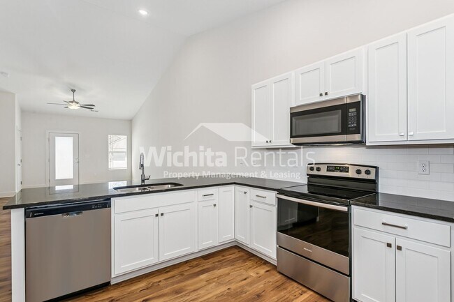 Building Photo - 1861-1861 S Hickory Creek Ct