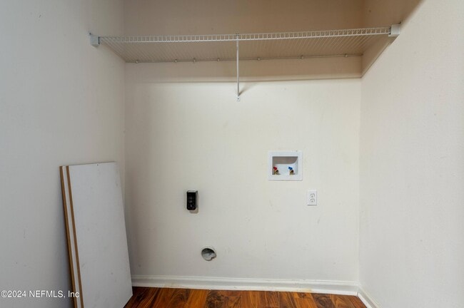 Building Photo - 807 Scrub Jay Dr