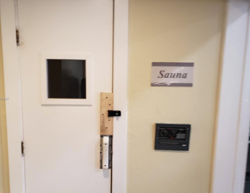 Building Photo - 2550 SW 18th Terrace