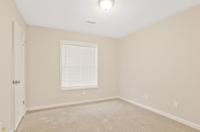 Building Photo - 5328 Memorial Ln SW