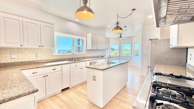 Building Photo - Spacious Two-Story Country Home with Amazi...