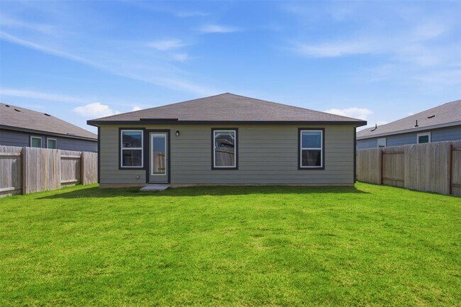 Building Photo - 121 Honey Bee Rd