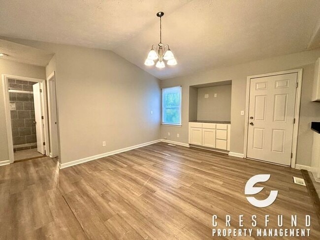 Building Photo - Coziest 3 Bed, 2 Bath - 15 MINUTES FROM YA...