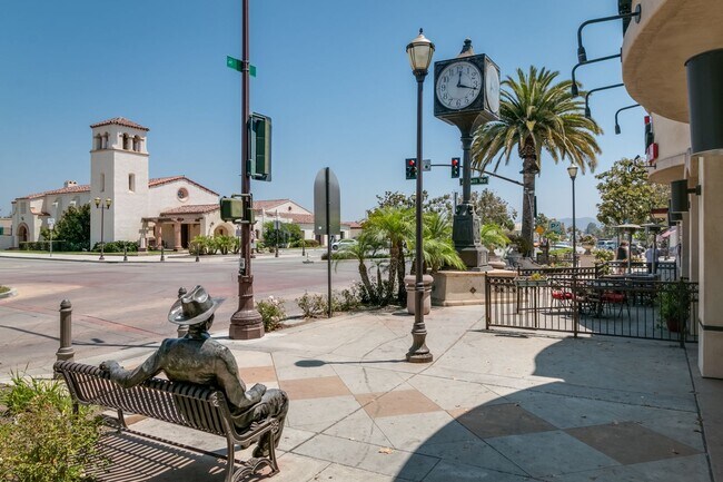 Building Photo - 2305 Chapel Dr