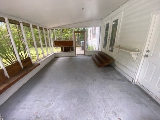 Building Photo - 6214 Thumper St