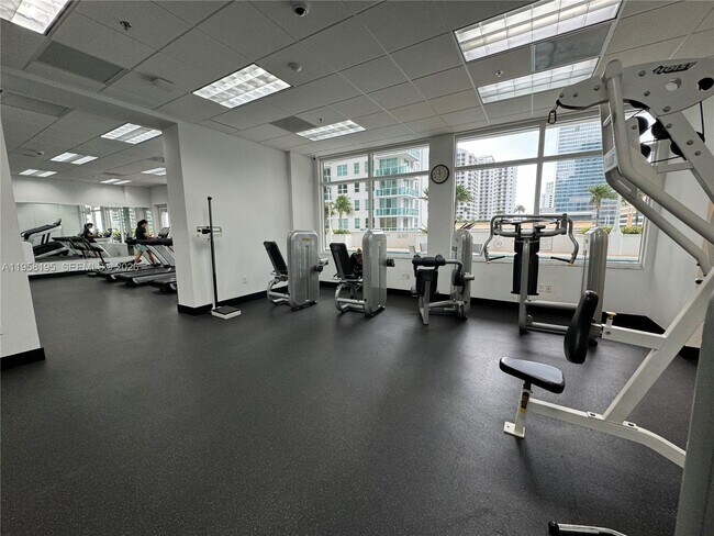 Building Photo - 1200 Brickell Bay Dr