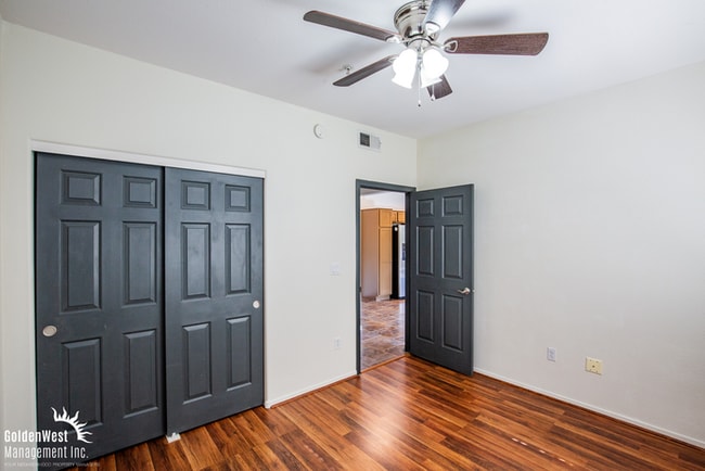 Building Photo - Stylish Upstairs 2Bdm 2Ba Condo in a Desir...