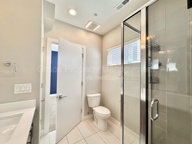 Building Photo - 3360 W 38th Ave