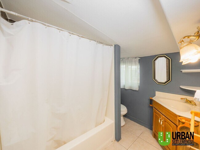 Building Photo - Charming 1-Bedroom Home with Cozy Upgrades...