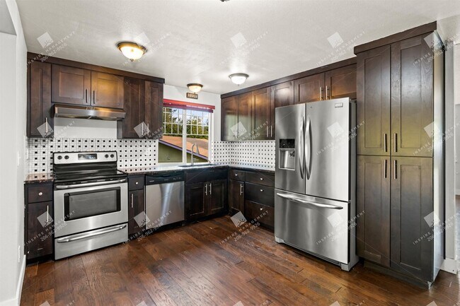 Building Photo - 4BR + Finished Heated Garage | Fenced 1/4 Acre | Mins to JBLM