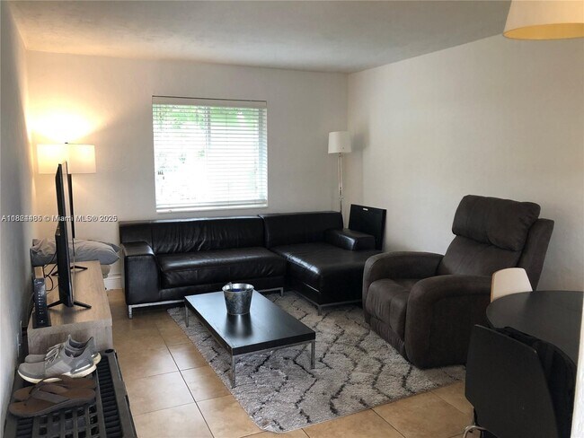 Building Photo - 8601 SW 68th Ct