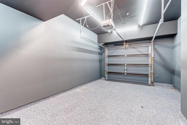 Building Photo - 44848 Tiverton Sq