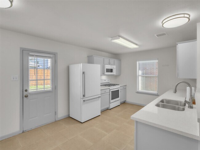 Building Photo - 19022 Yellow Thrush Dr