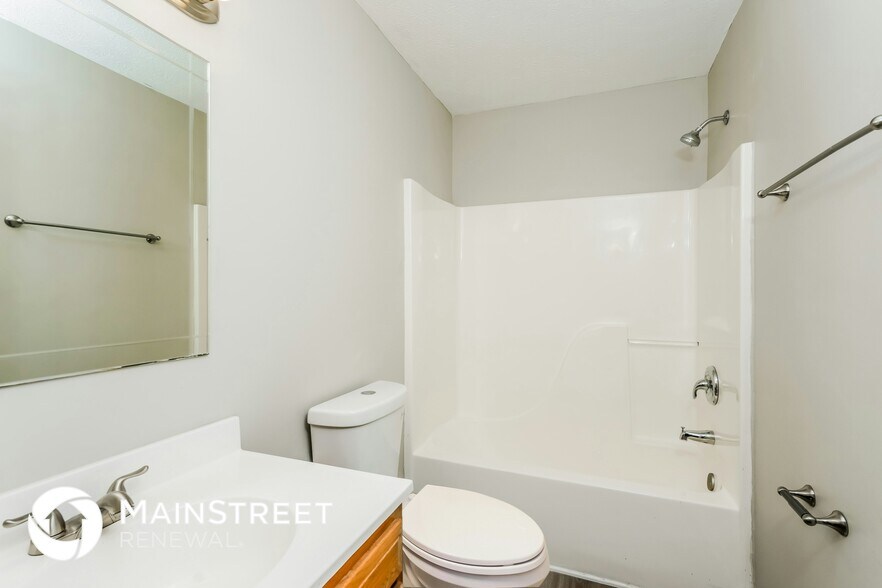 Building Photo - 8906 Greenmoore Dr