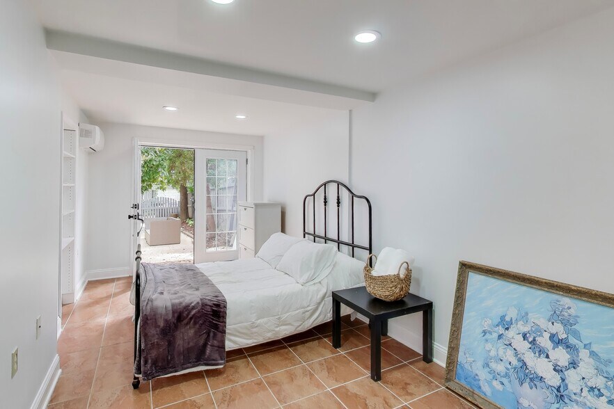 Building Photo - 4414 Volta Pl NW