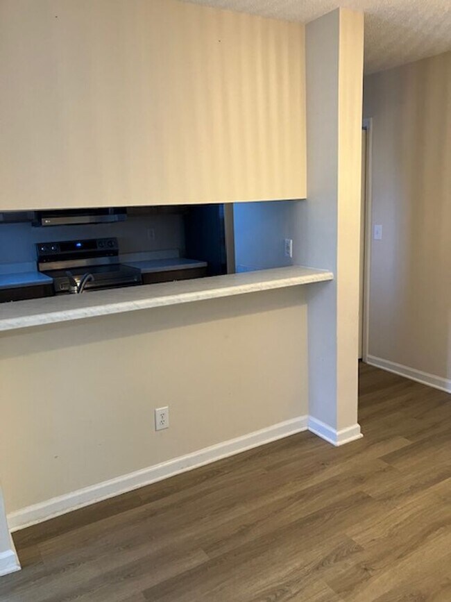 Building Photo - 721-D