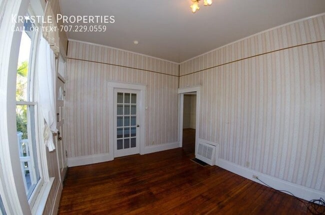 Building Photo - Vintage Victorian near Downtown Vallejo