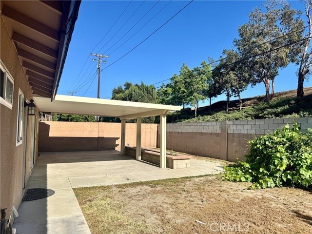 Building Photo - 2708 E Lizbeth Ave
