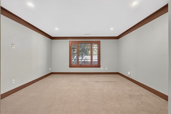 Building Photo - 2105 N 33rd St