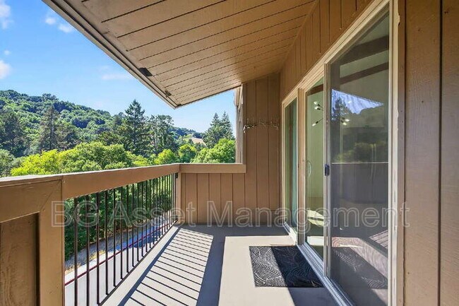 Building Photo - 2079 Ascot Dr