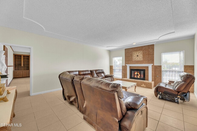 Building Photo - 2153 Trawood Dr