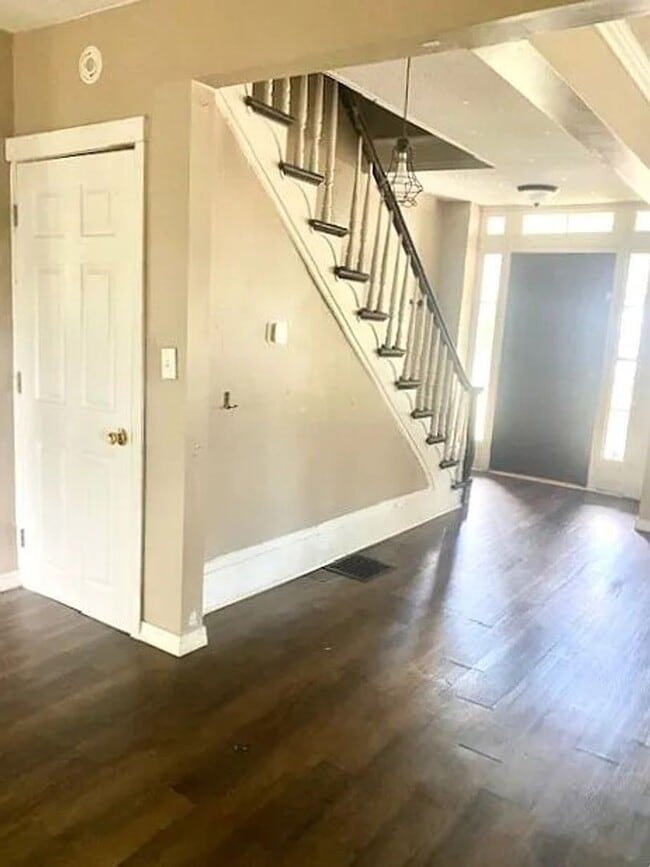 Building Photo - Corner Lot - Remodeled