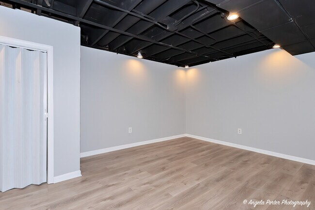 Building Photo - 40 Pine Tree Row