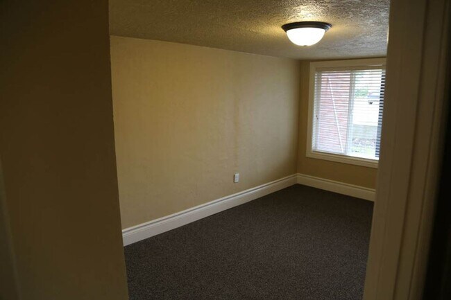 Building Photo - 685SEVera