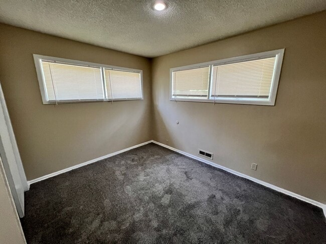 Building Photo - 7601 Ruskin Way