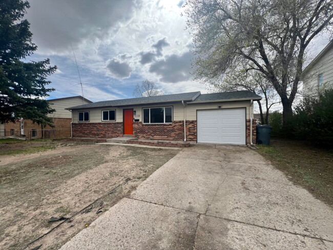 Building Photo - 5002 Maple Way