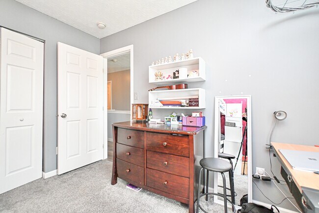 Building Photo - 5469 Fairford Ct
