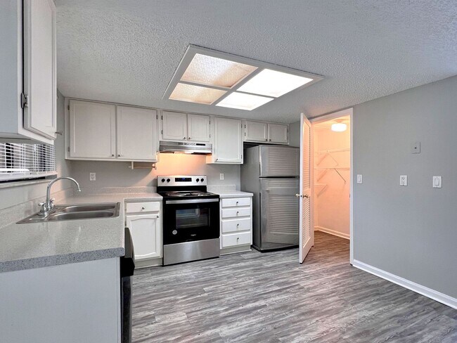 Building Photo - Two-Bedroom End Unit Townhome