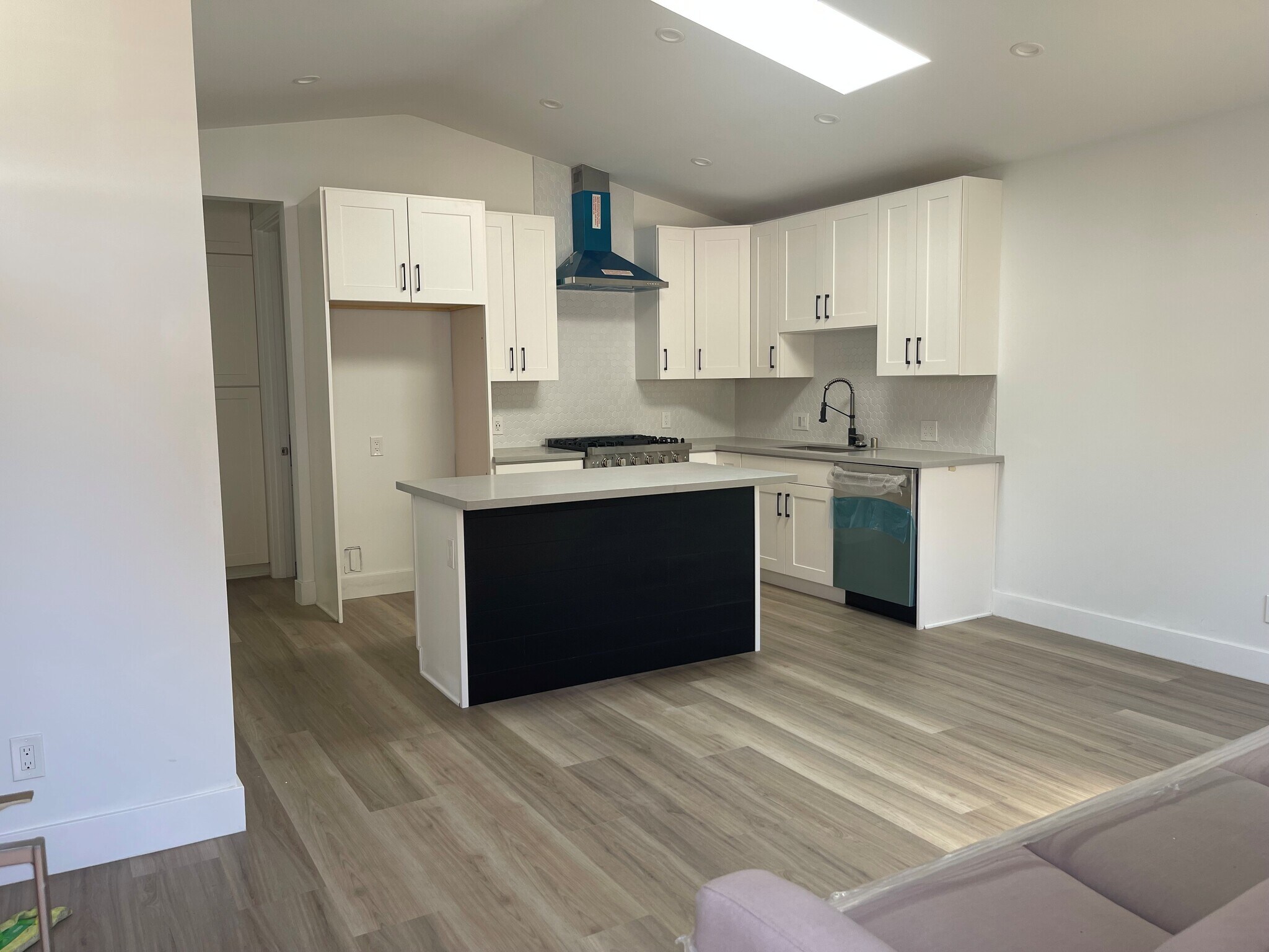 Kitchen - 15842 Mayall St