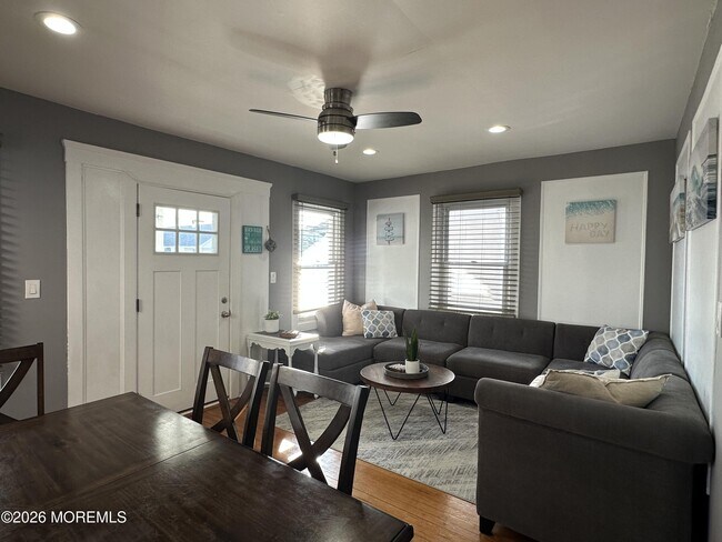 Building Photo - 208 15th Ave