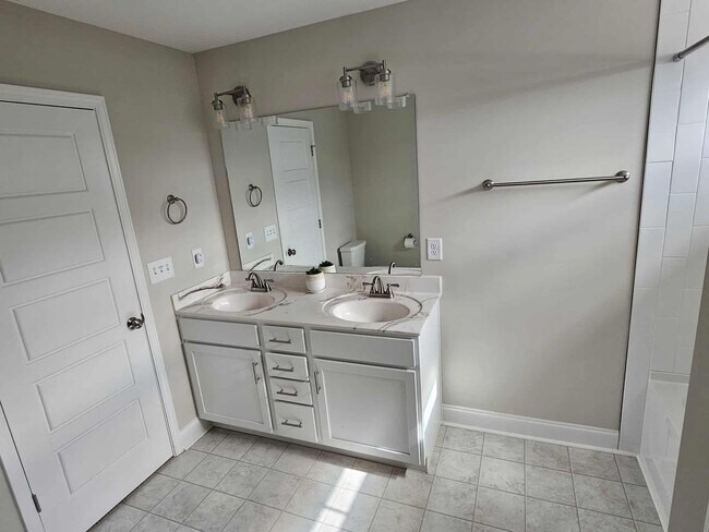 Building Photo - 2662 Scott Dr