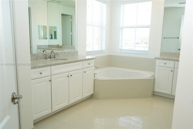 Building Photo - 9701 Blue Isle Bay