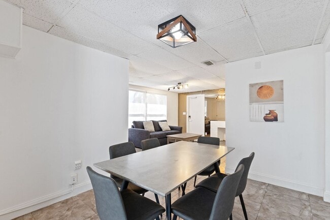 Building Photo - Charming 2-Bedroom Single-Family Home with...
