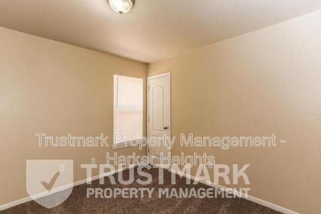 Building Photo - 411 Brittney Way