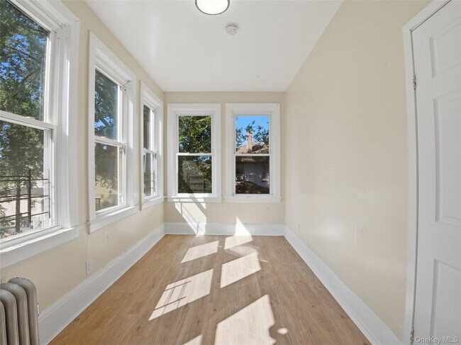 Building Photo - 406 S 3rd Ave