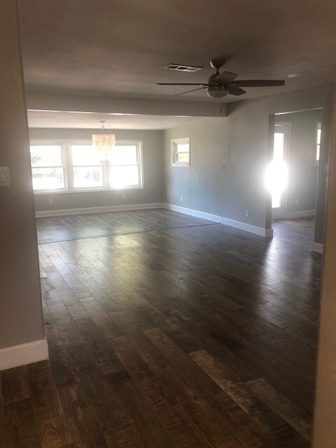Building Photo - 3310 Oak Dr
