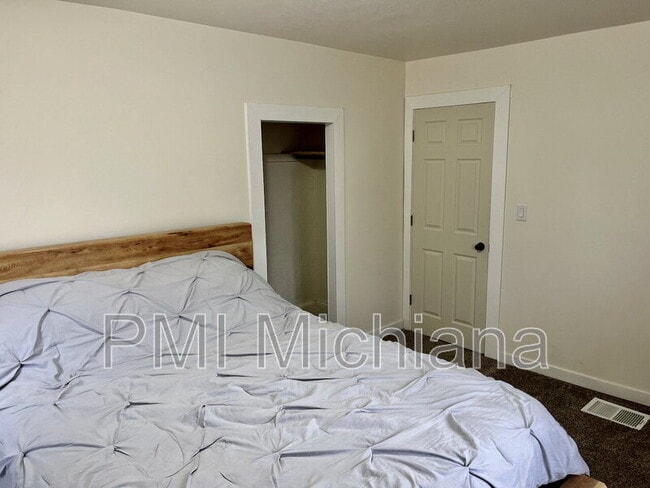 Building Photo - 924 Sherman Ave