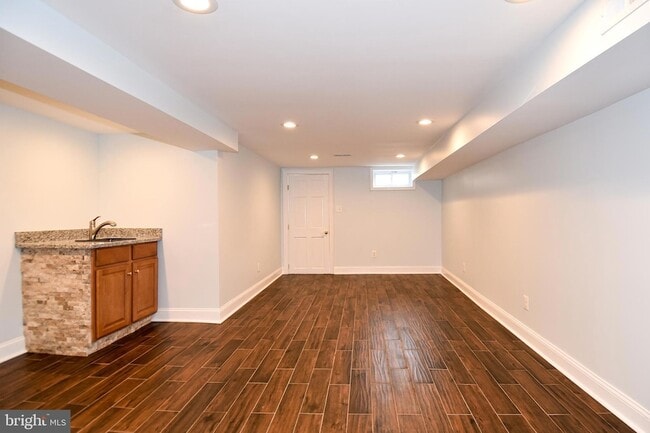 Building Photo - 7125 Harrison Ln