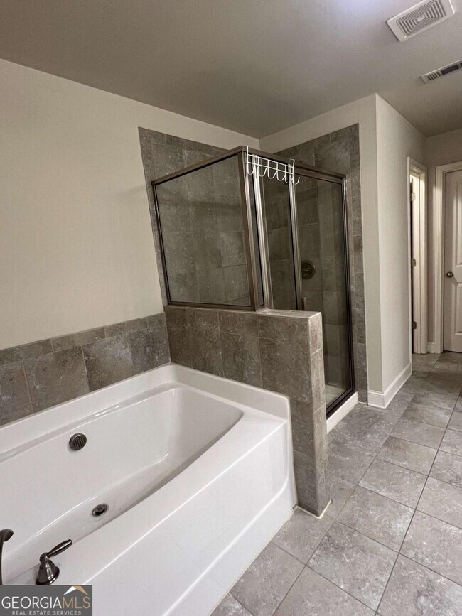 Building Photo - 225 Holdings Dr