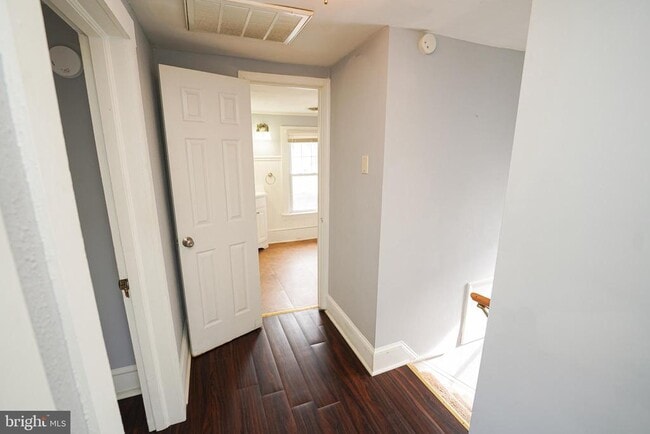 Building Photo - 605 Oak Hill Ave