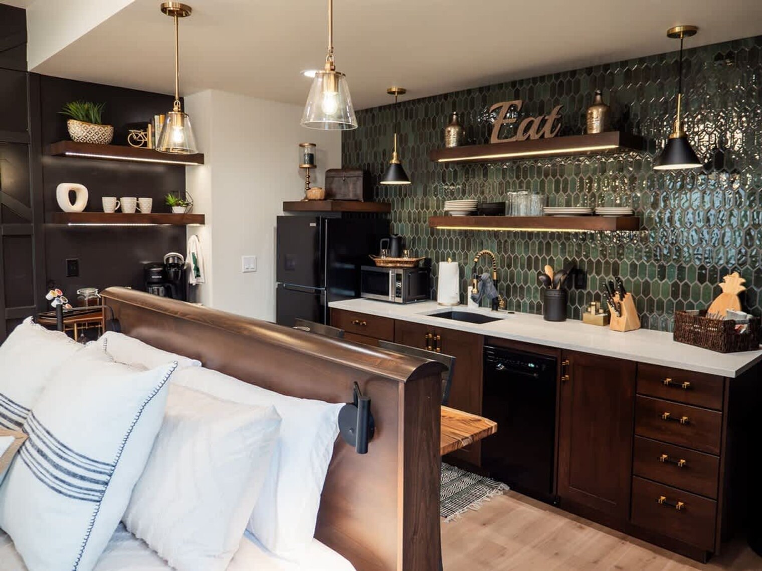 Building Photo - 3413 W Sunset Ave